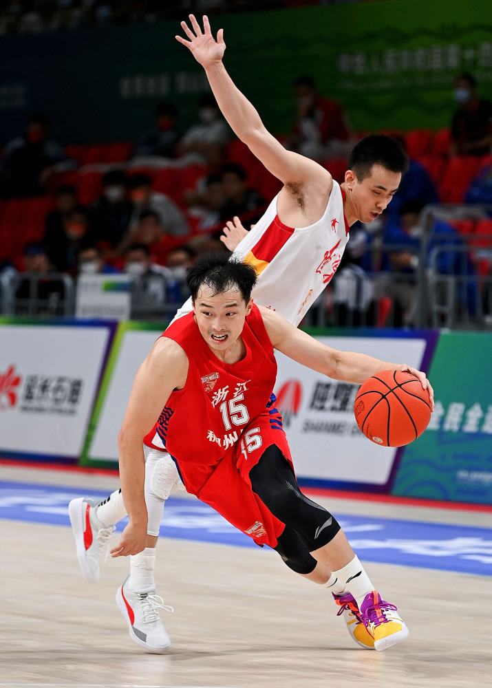 湖北篮球队在激情对决中取得胜利，实力彰显