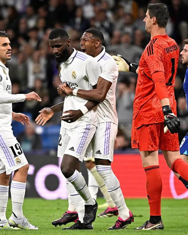 荷兰完胜法国,本泽马送出助攻 荷兰完胜法国,本泽马送出助攻