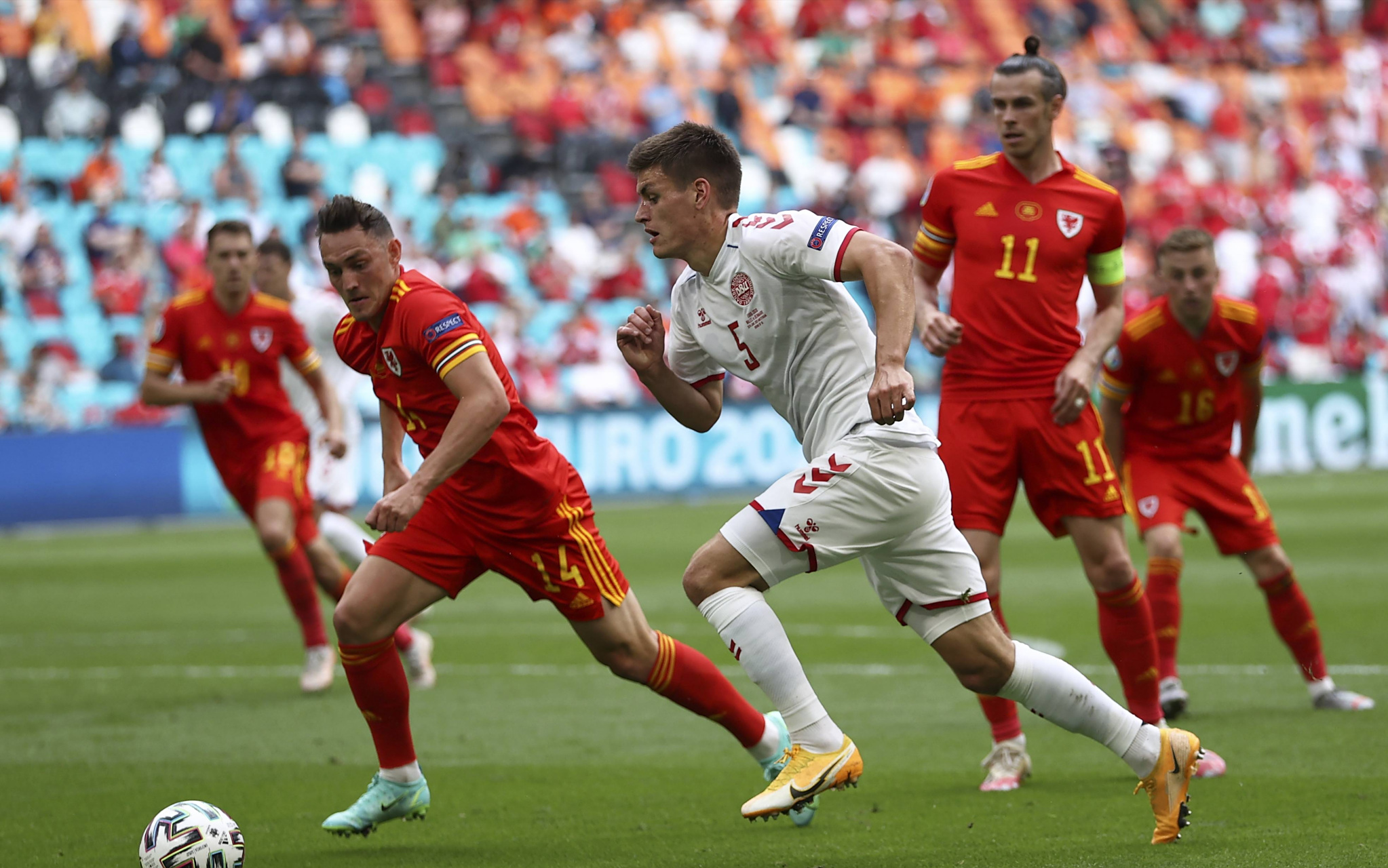 威尔士队在比赛中全队发挥出色，夺得比赛冠军