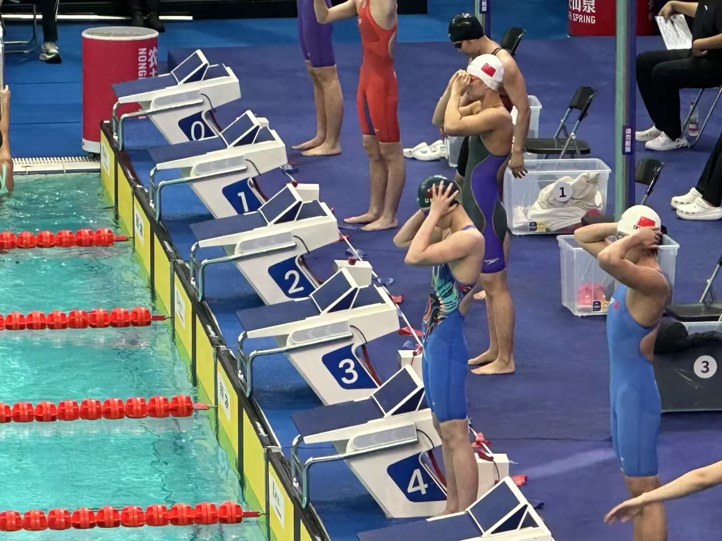 游泳比赛选手千锤百炼,力争前行的简单介绍 游泳比赛选手千锤百炼,力争前行的简单介绍