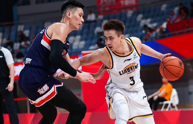 关于北京男篮豪取胜利，领跑积分榜的信息