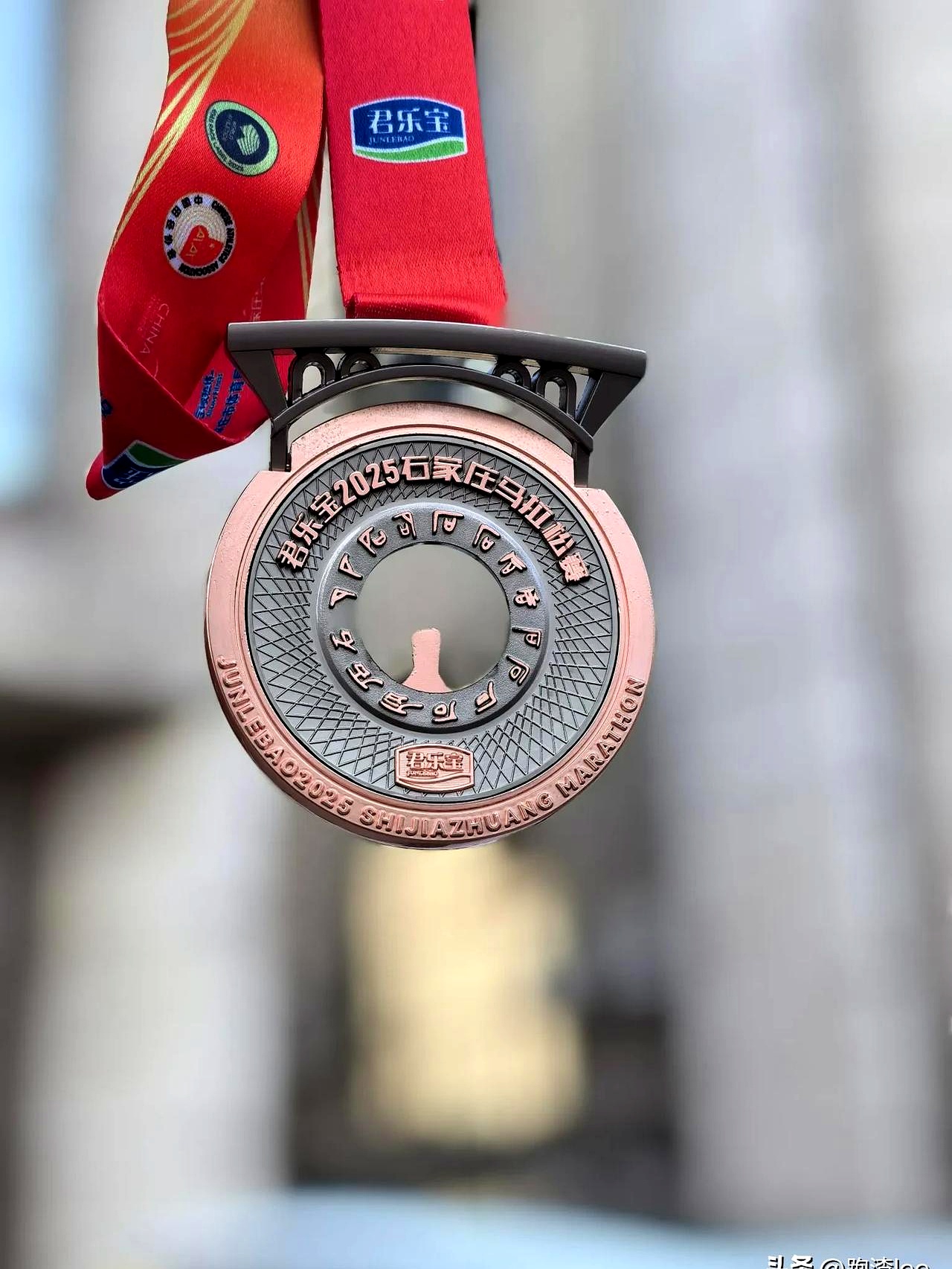 田径好手冲刺终点,夺得银牌! 田径好手冲刺终点,夺得银牌!