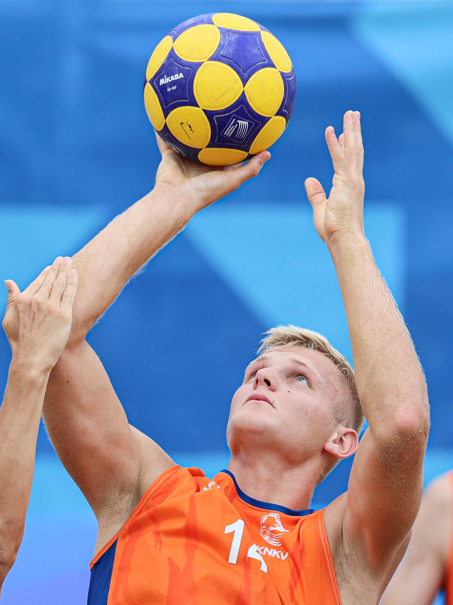 荷兰队在网球比赛中取得好成绩