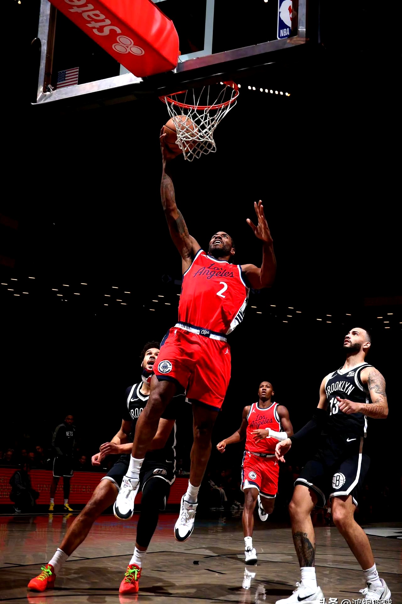 PG电子官方-快船主场大胜火箭，迈向季后赛舞台