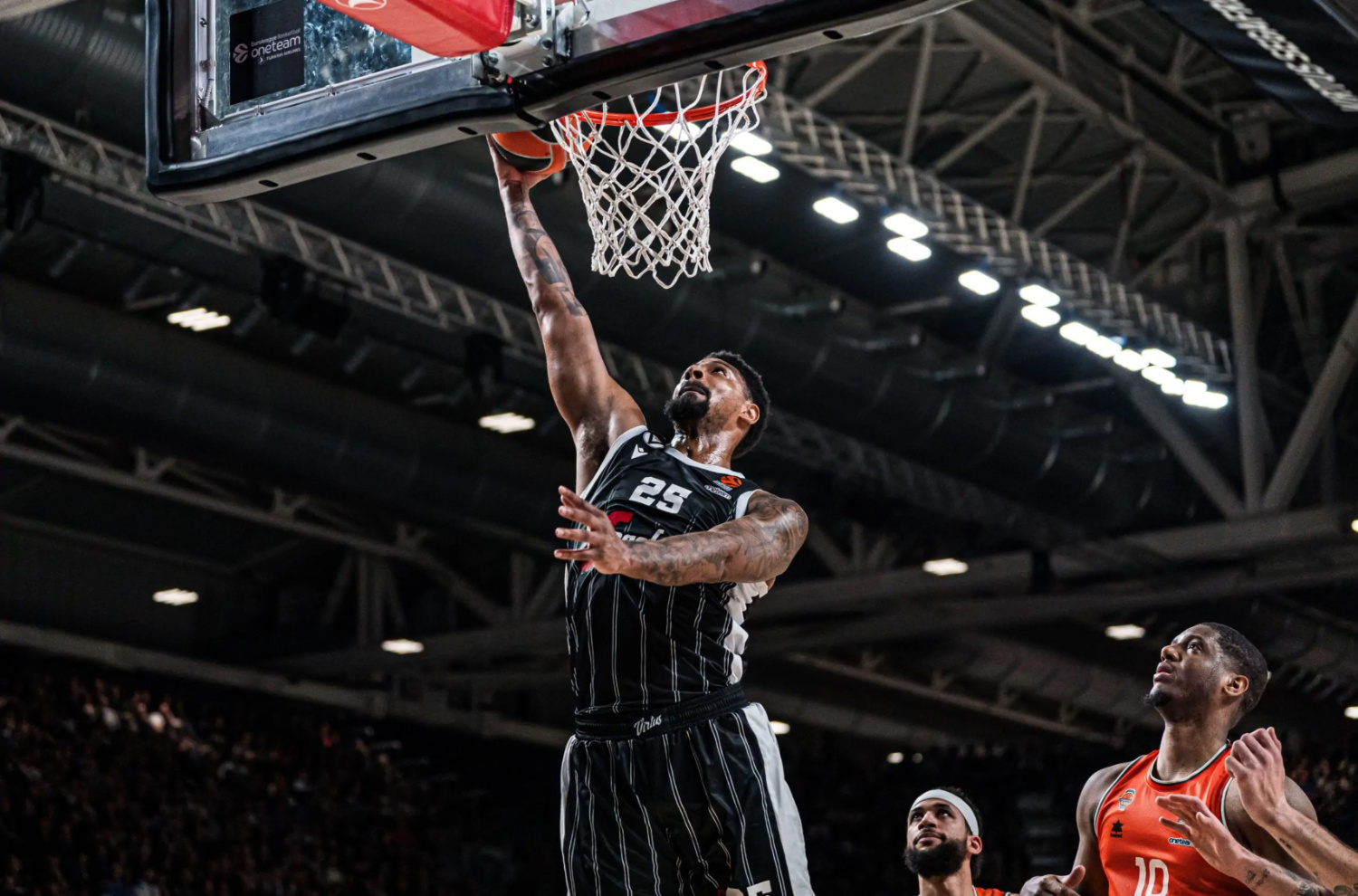 外援狂砍得分:助球队领先优势明显的简单介绍 外援狂砍得分:助球队领先优势明显的简单介绍