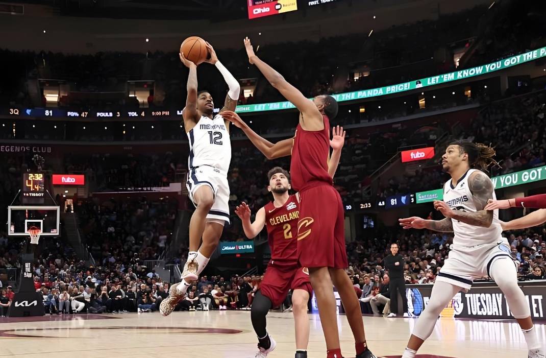 灰熊主场惨败爵士，球队防守漏洞暴露