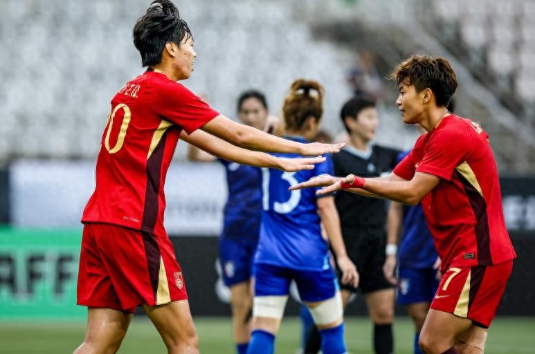 日本队实力突出,晋级亚洲杯四强 日本队实力突出,晋级亚洲杯四强