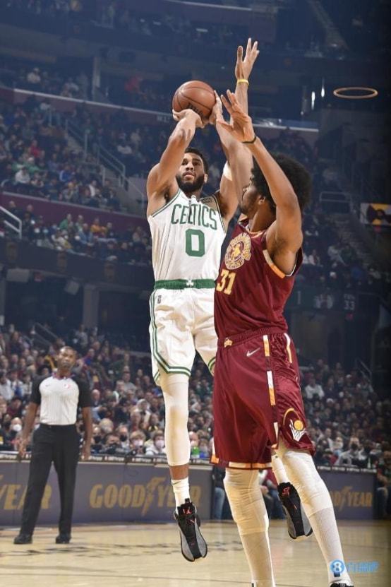 关于凯尔特人客场逆转，Tatum致胜一击压倒魔术的信息