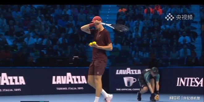 关于拉沃尔杯完胜ATP总决赛，兹维列夫点燃赛场的信息