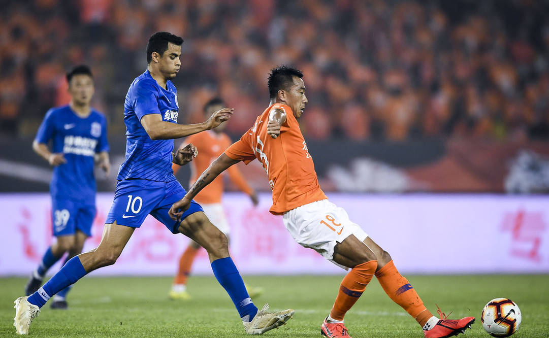 包含墨西哥鏖战智利，加维状态火热的词条