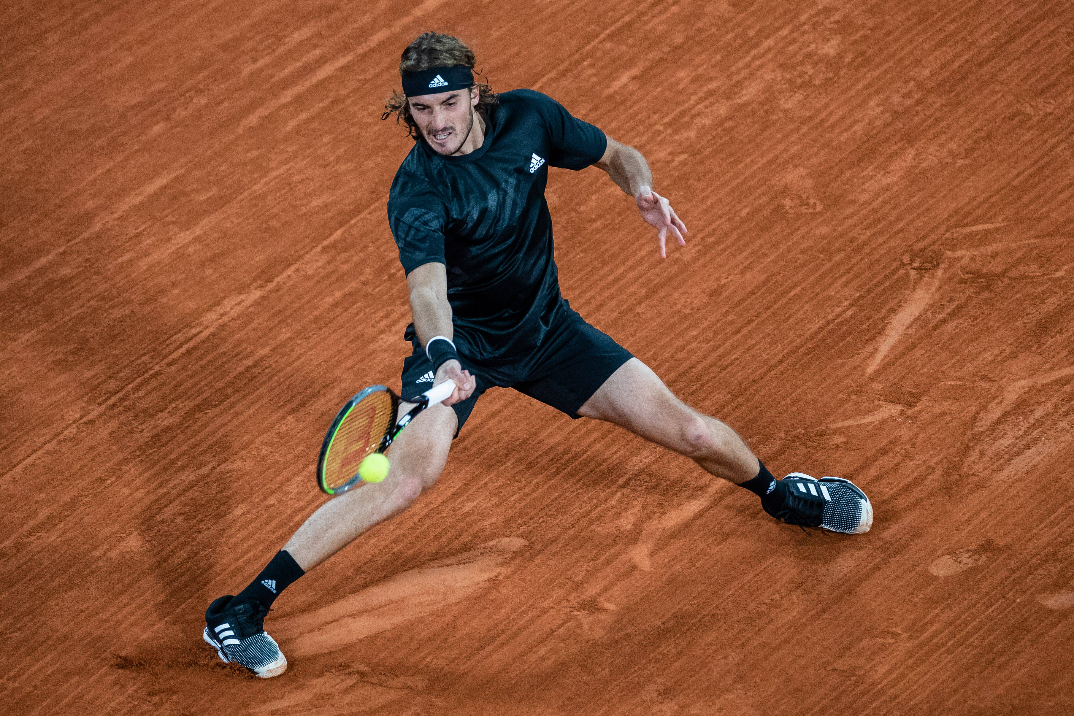 关于西班牙网球队轻取德国网球队，西西帕斯高光表现的信息