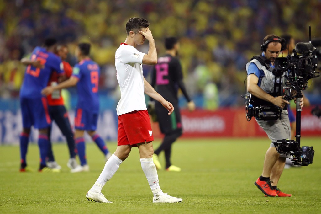 包含秘鲁险胜哥伦比亚，莱万统治全场的词条