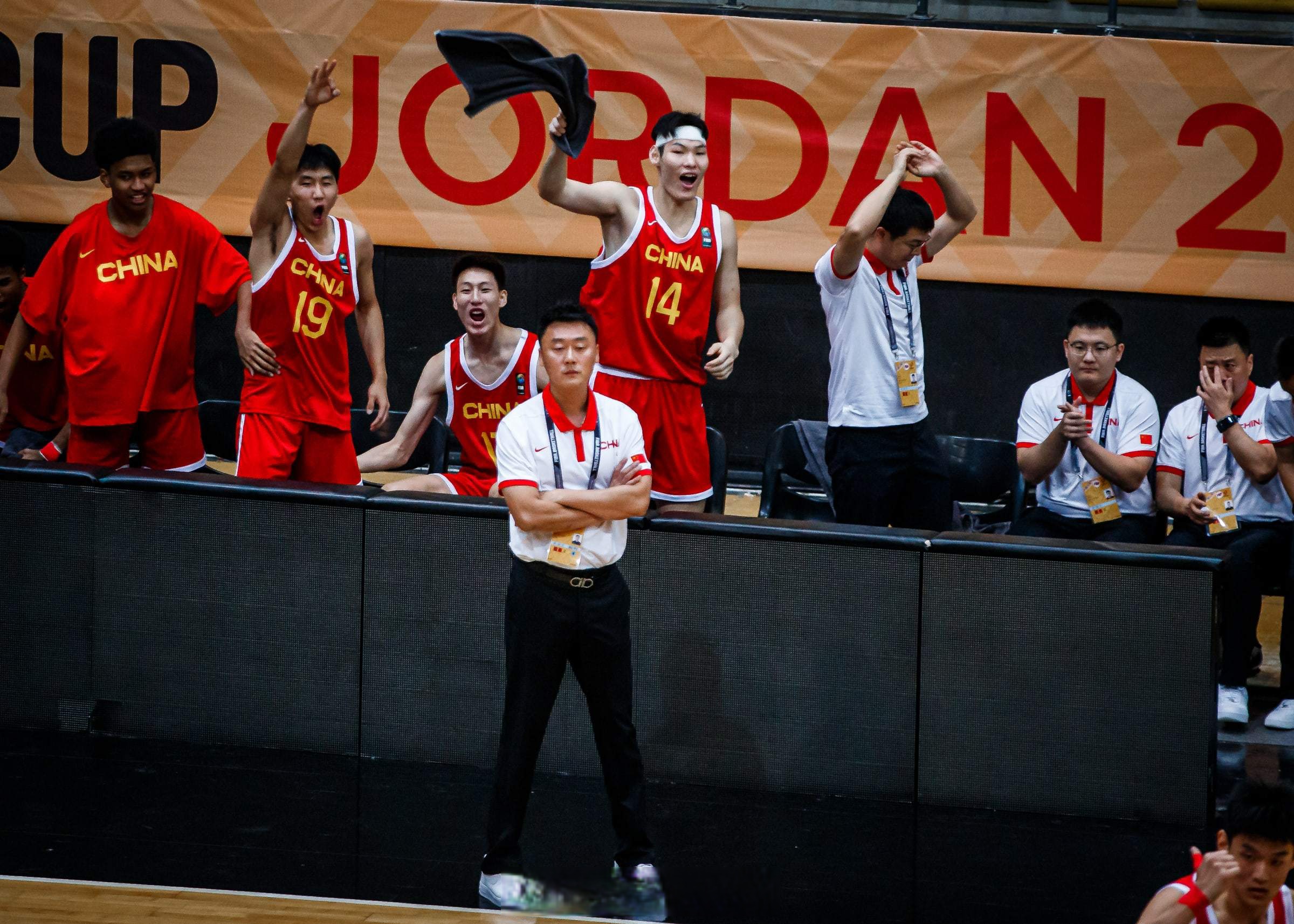 雄鹿B队翻盘阿根廷男篮，东契奇一己之力扛起全队的简单介绍