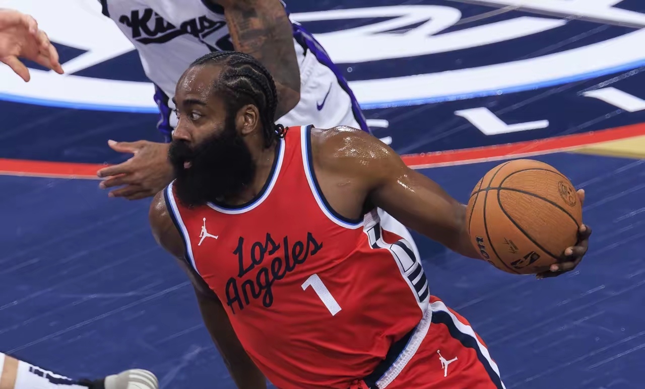 中国男篮完胜火箭，哈登一己之力扛起全队