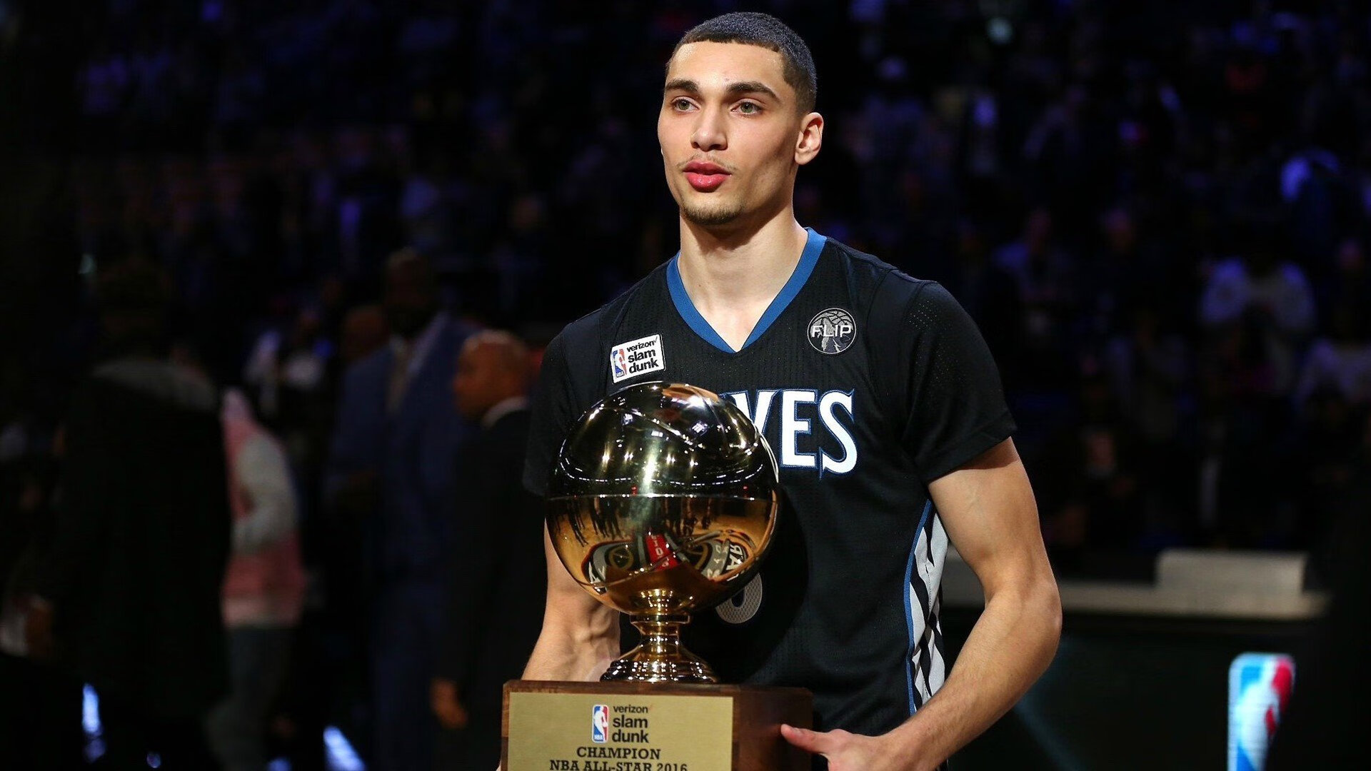 PG平台-欧冠决赛之夜，西亚卡姆的节奏艺术，当篮球智慧照亮绿茵场