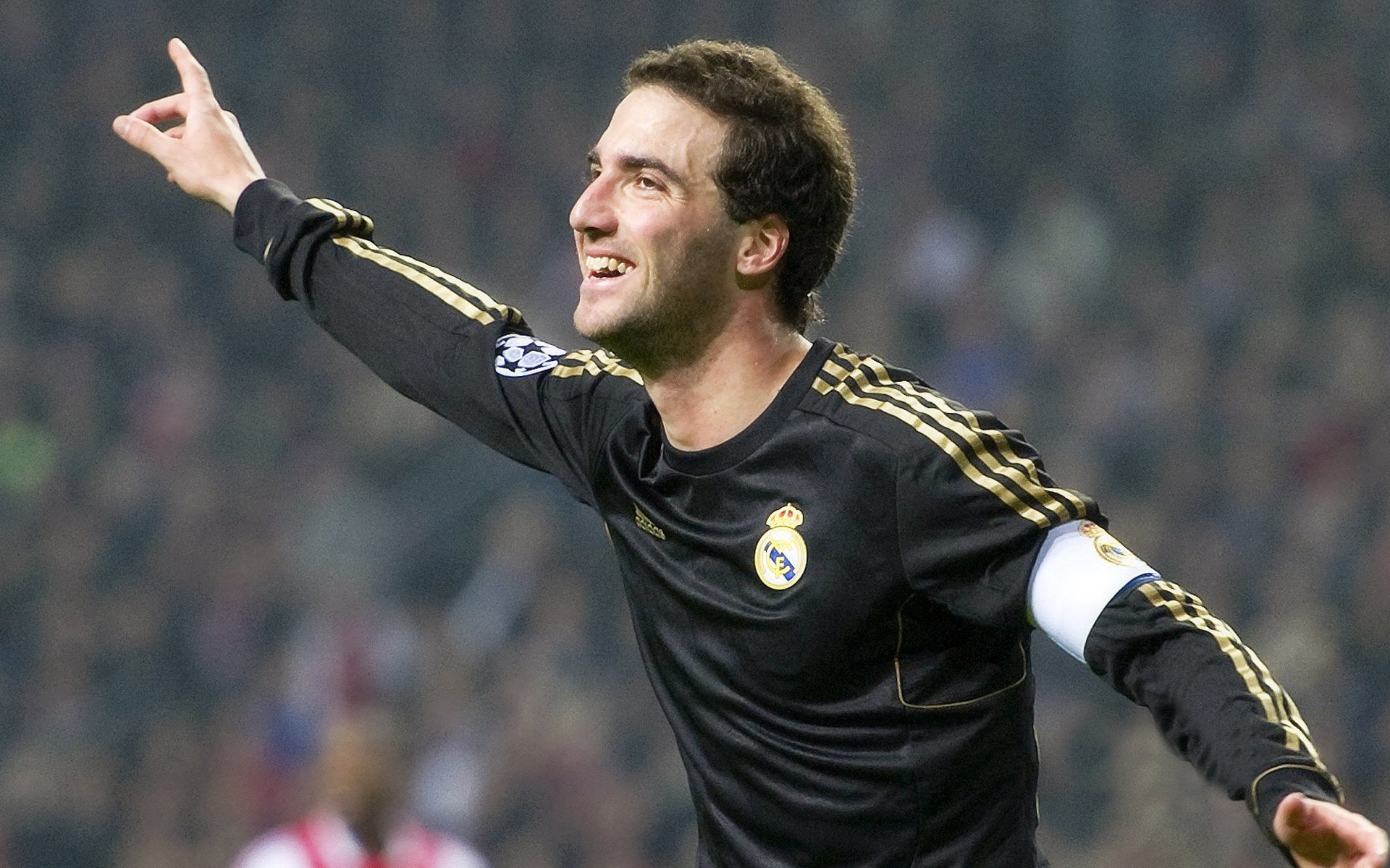 冷门与传奇，波兰队力克葡萄牙，奥恰洛夫跨界点燃赛场